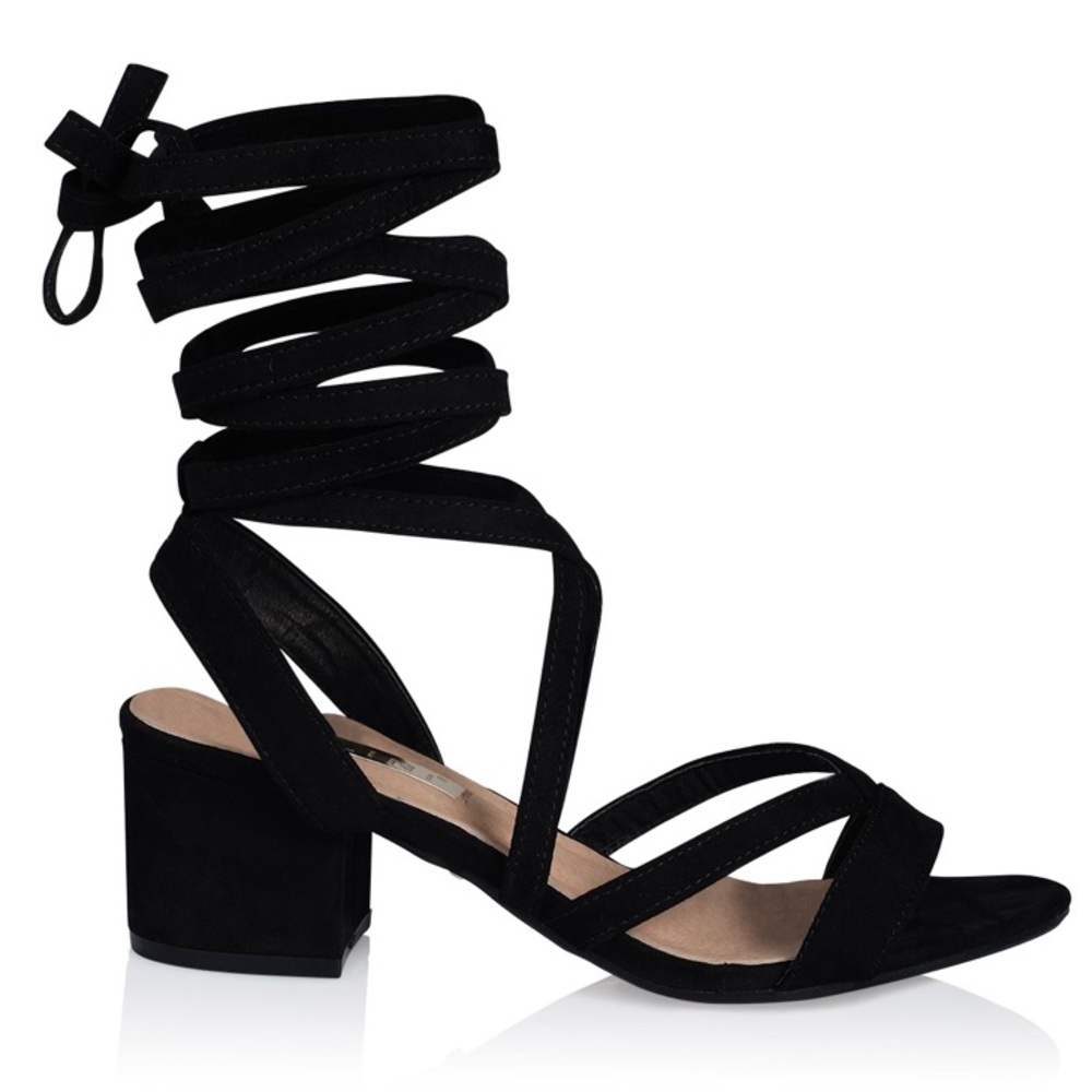NWOT Billini Lace Up Low Block Heels (Taylor)